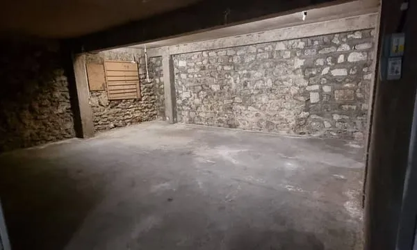 Parking 30 m²