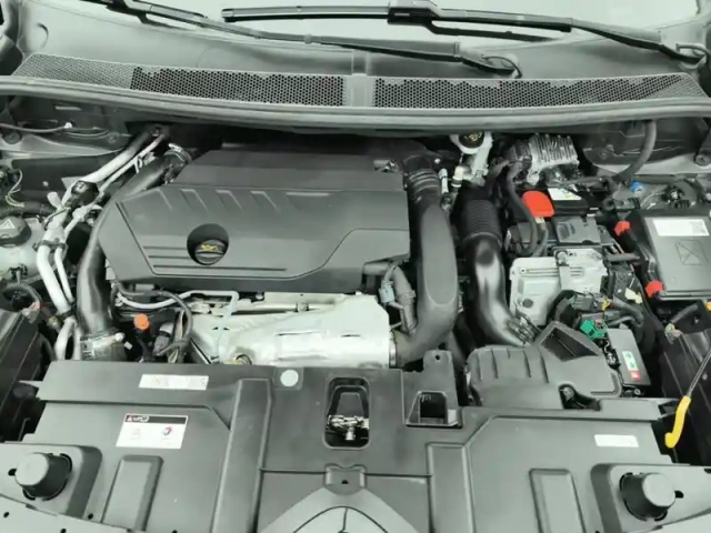 Citroën C5 Aircross hybride rechargeable 225 e-eat8 shine pack — photo 7
