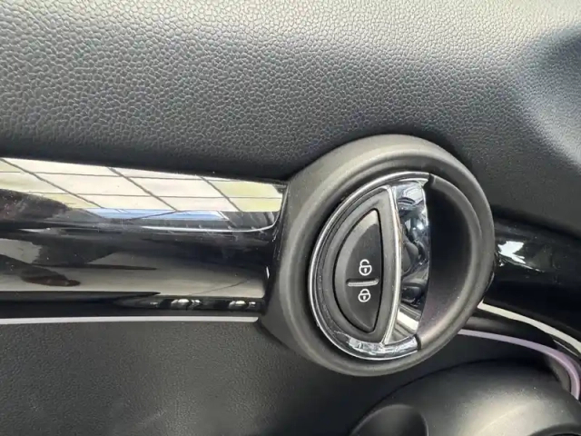 Mini Mini hatch 5 portes cooper 136 ch dkg7 — photo 23