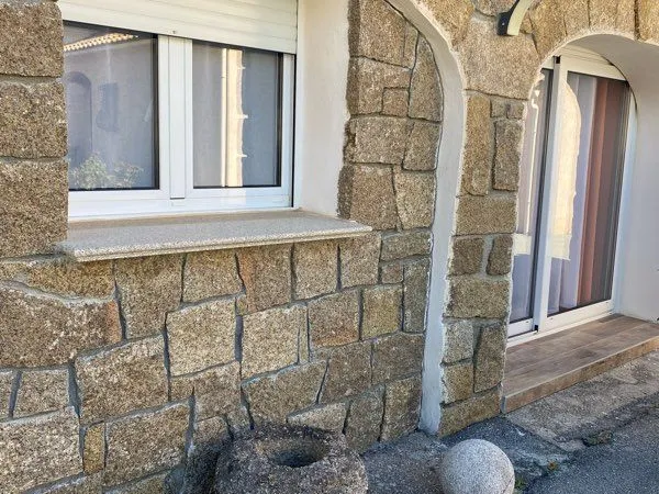 Petite maison en pierre