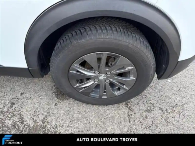 Peugeot 2008 1.2 puretech 100ch s&amp;s style — photo 13