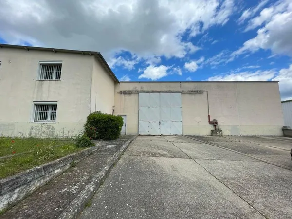 Local d'activité 860 m²