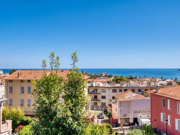 Beaulieu-sur-Mer - 2 pièces rénové avec vue mer