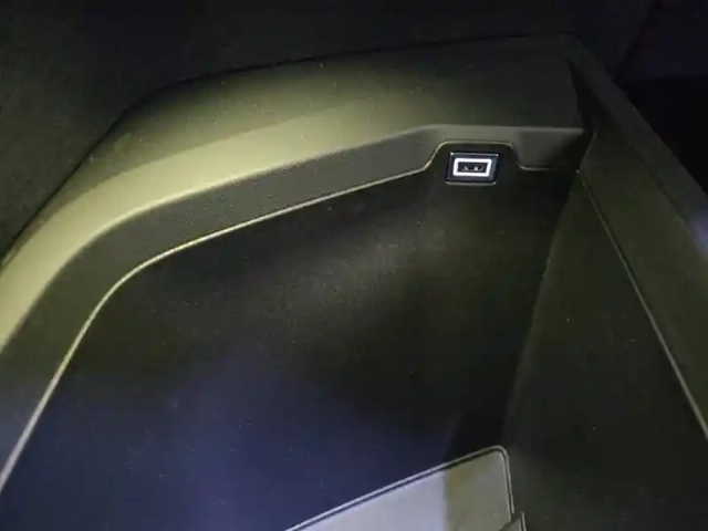 Peugeot 5008 hybrid 136 e-dcs6 — photo 28