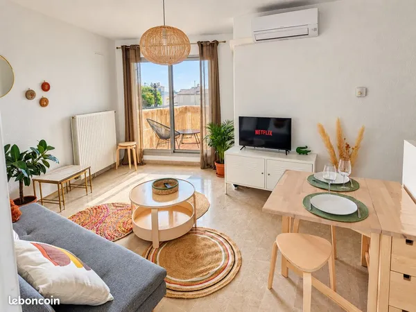 T2 MEUBLÉ 33 m² AVEC BALCON, CAVE ET CLIMATISATION - NÎMES CENTRE PREFECTURE