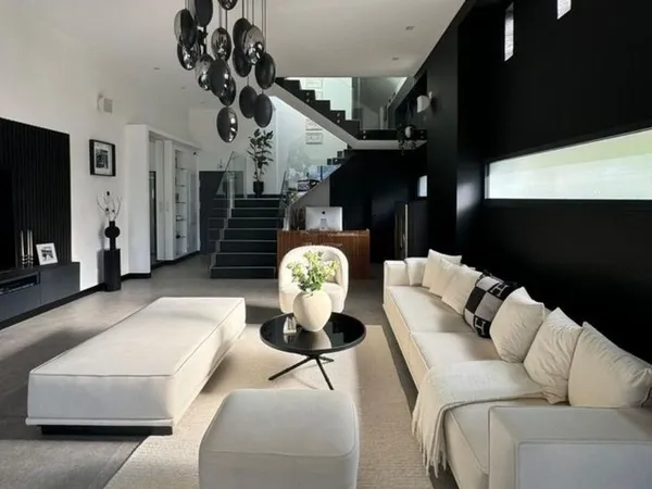Propriété 5 pièces 145 m²