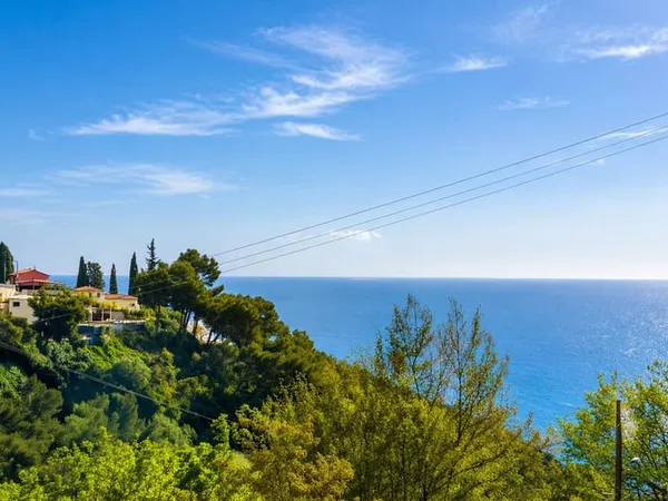 Proche Monaco - Trois pièces de 93 m², terrasses, vue mer et garage