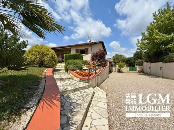 Maison familiale 6 pièces avec piscine et dépendance à La Ville-Dieu-du-Temple