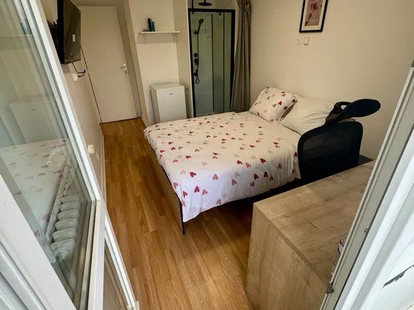 Chambre avec douche dans colocation 485 Euros