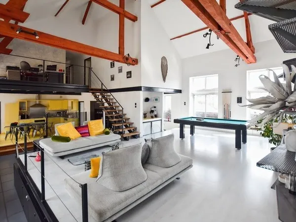 Maison d'habitation +deux appartements locatifs avec terrain de 2455 m2