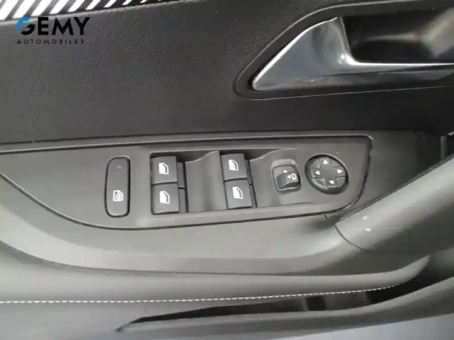 Peugeot 2008 hybrid 145 e-dcs6 — photo 12