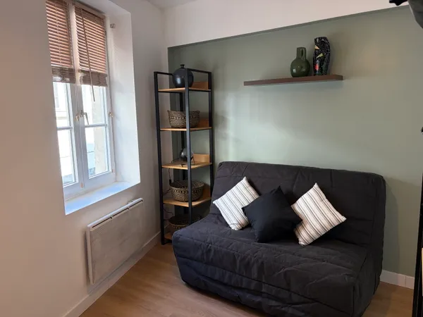 Loue studio rénové centre ville La Rochelle (13m2)