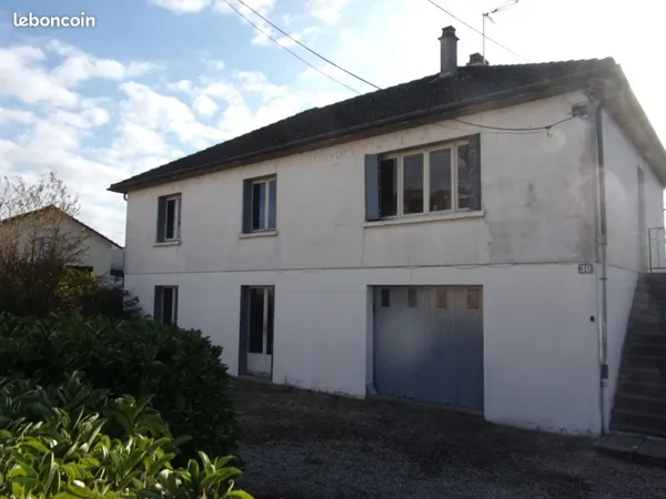 Moulins, sur 572 m² Immeuble complet et libre à rénover