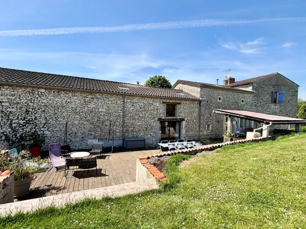 Maison 8 pièces 364 m²