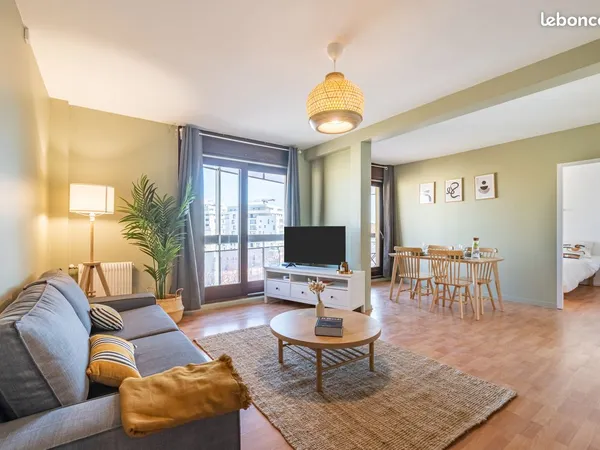Chambre meublée - Grand appartement en colocation de 120 m² avec terrasse, tout inclus, proche centr