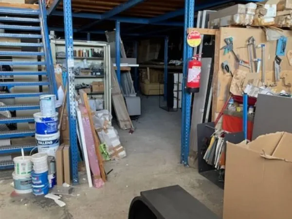 Local d'activité 393 m²