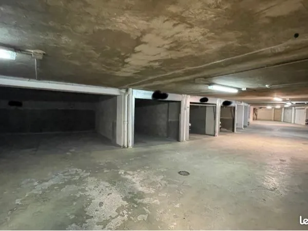 Box parking 13m2 sécurisé 24h/24