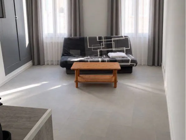 Studio 25 m² le Luc