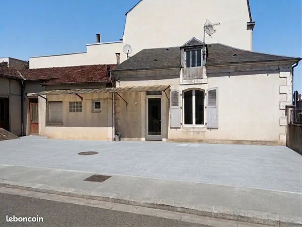 Jolie maison refaite à neuf — 62 m² avec cour (Avenue de Dun)