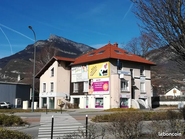 Bureau professionnel ou commercial - emplacement N°1 Bassens