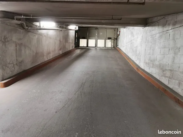 Place de parking Nation