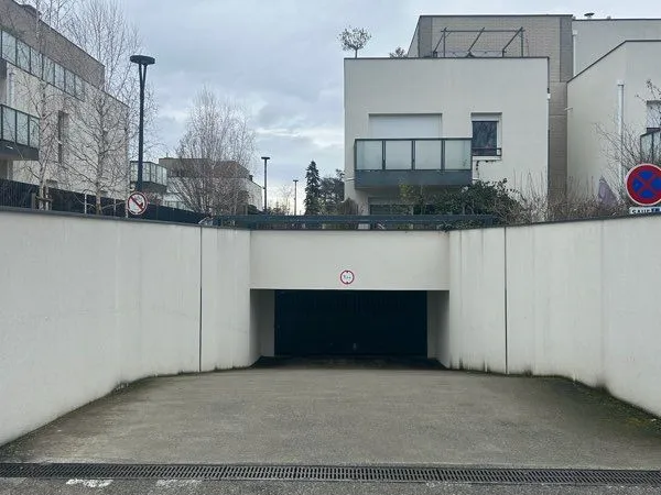 Stationnement Location Charbonnières-les-Bains 13m² 100€