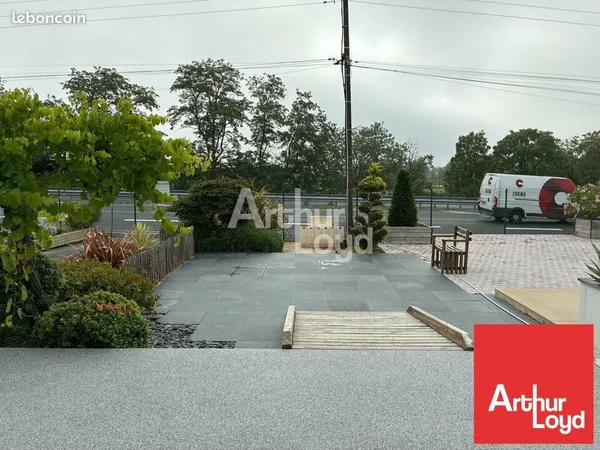 Local commercial 140 m² AUBIGNY-LES CLOUZEAUX