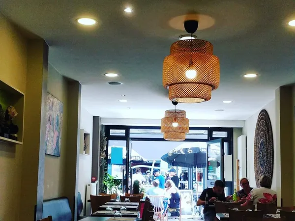 Restaurant thaï - 73 m² + 3 chambres + cave + extraction - 70 000