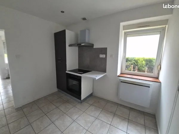 Fameck coquet f2 avec entree privative