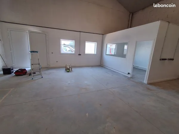 Bureaux & Activité - NANTES - Route de Ste Luce 94 m2 649 / mois