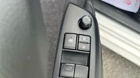Toyota Yaris 116h Dynamic 5p MY22 — photo 21