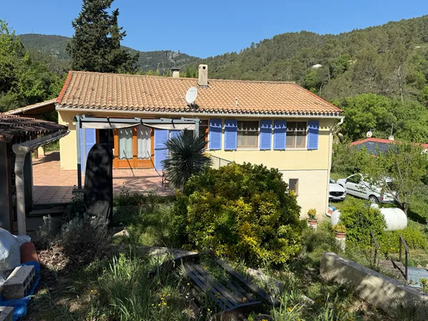 Belgentier Villa de 95m² + 51m² en rez-de-jardin sur 2200 m²