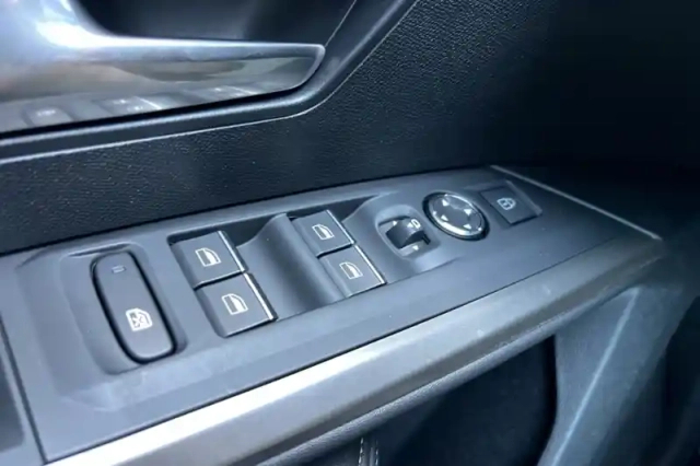 Peugeot 5008 electrique 210 ch 73 kwh — photo 33