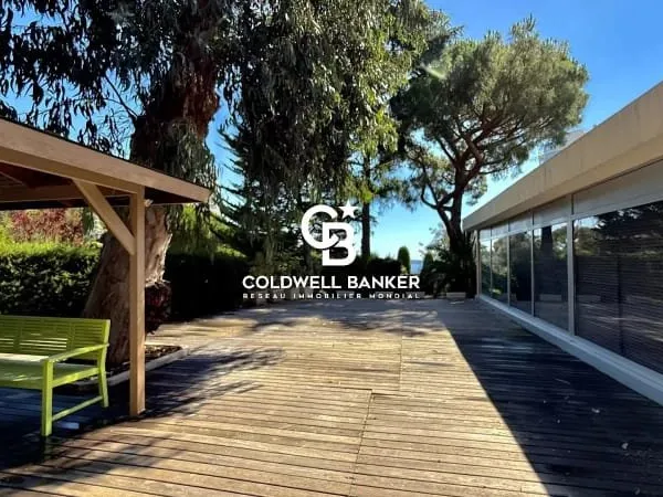 Local 318 m²