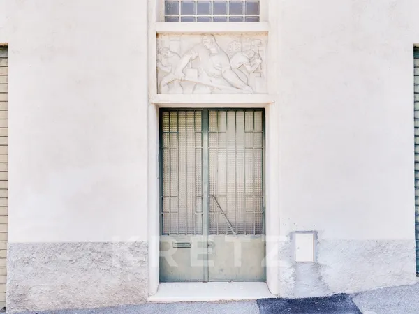 ENSEMBLE DE DEUX IMMEUBLES AVEC GARAGES ET HANGAR
