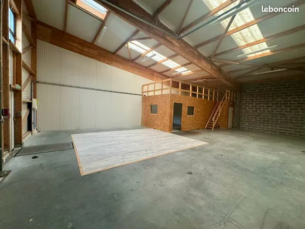 Local d'activité 167 m²