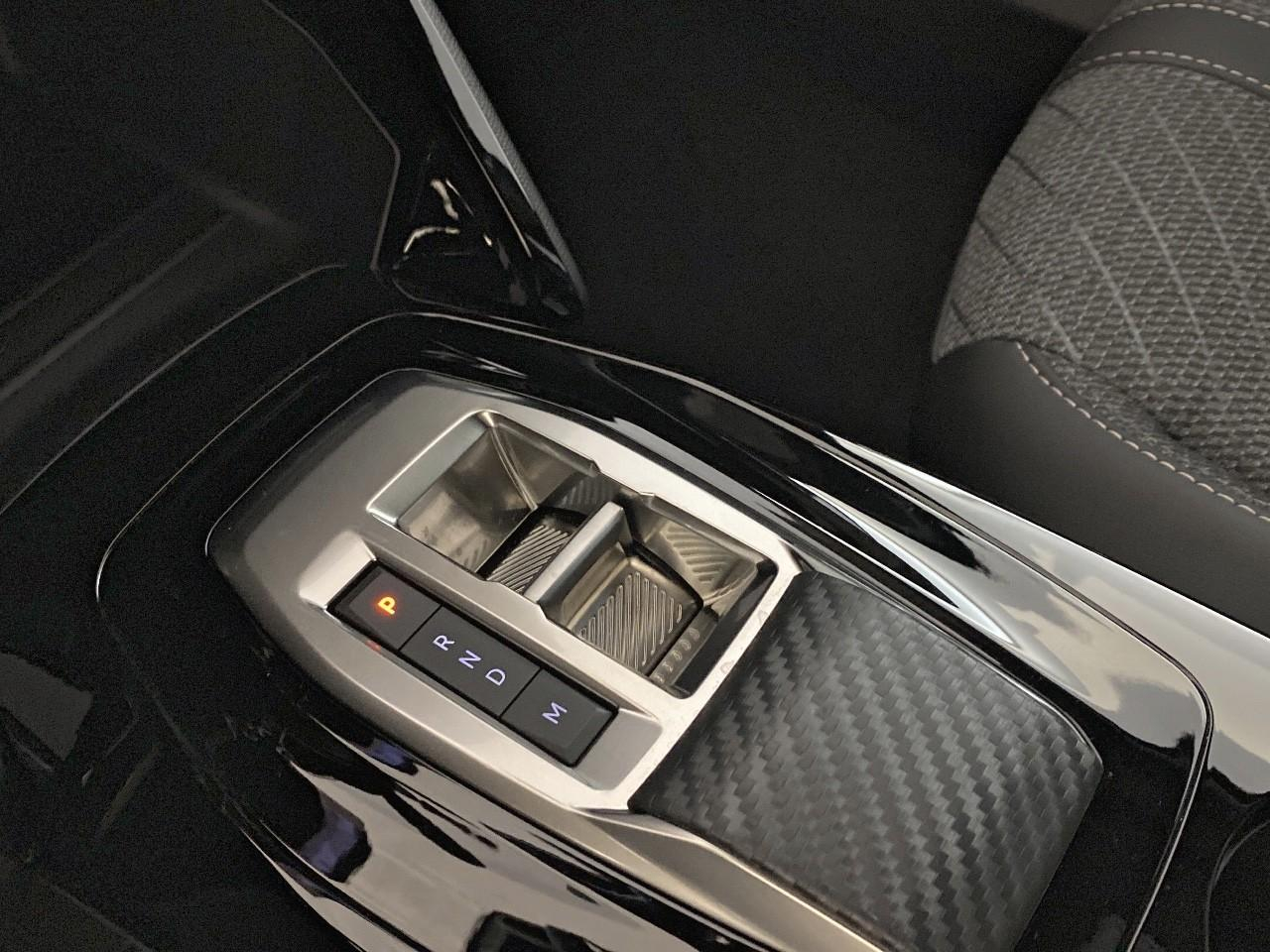 Peugeot 2008 hybrid 145 ch e-dcs6 allure — photo 18