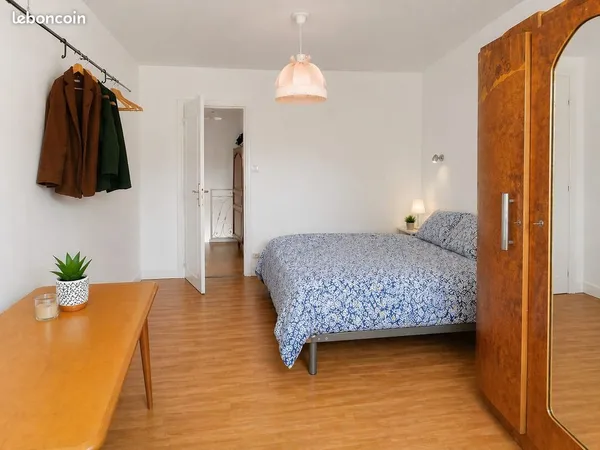 Chambre meublée 12 m² en colocation à Caen, proche CHU - 480 CC