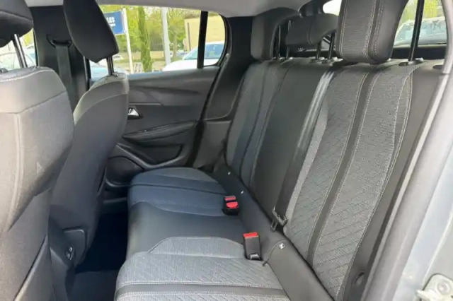Peugeot 208 hybrid 110 ch e-dcs6 — photo 11