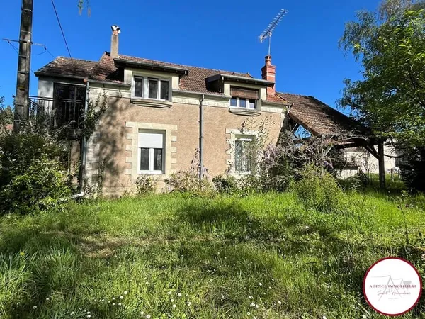 Maison avec garage et jardin - SAINT AMAND MONTROND