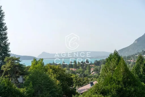 Maison 8 pièces 242 m²