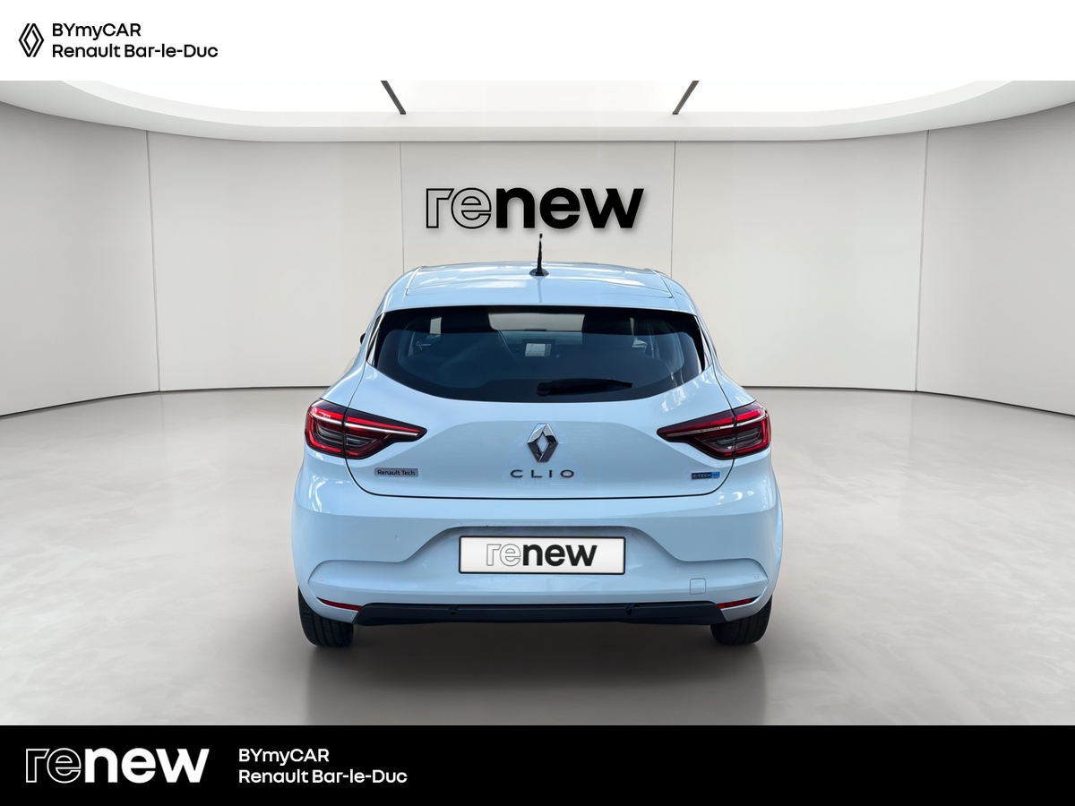 Renault Clio E-Tech 140 - 21 — photo 4