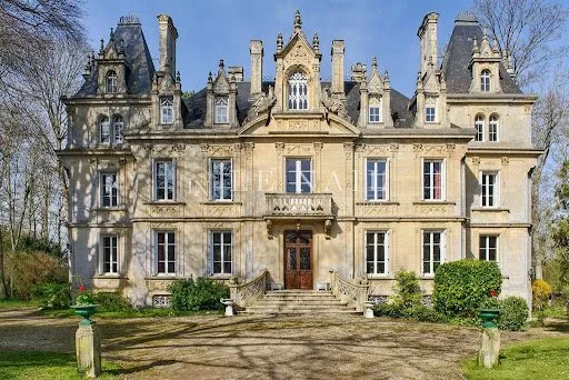 Maison 14 pièces 466 m²