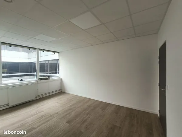 BUREAU 34 m² À LOUER - CERGY PRÉFECTURE - PARKING - PROCHE GARE