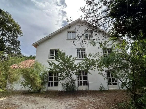 Grande maison en ville à vendre