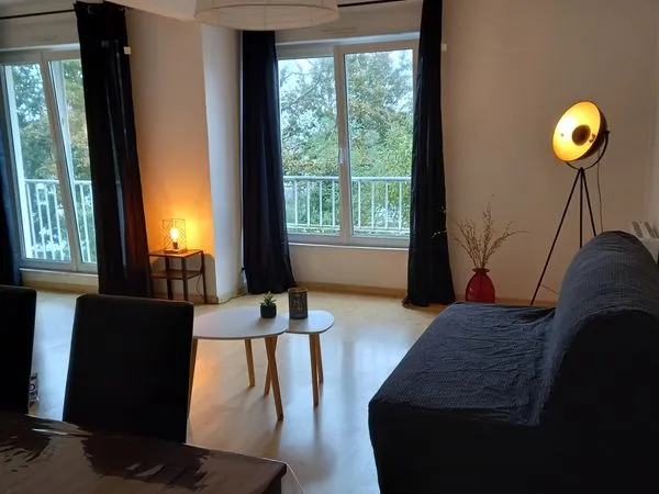Location appartement meublé BREST rive droite, proche arrêt de bus, petite vue sur la rade
