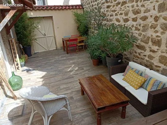 Maison en pierre au coeur du village