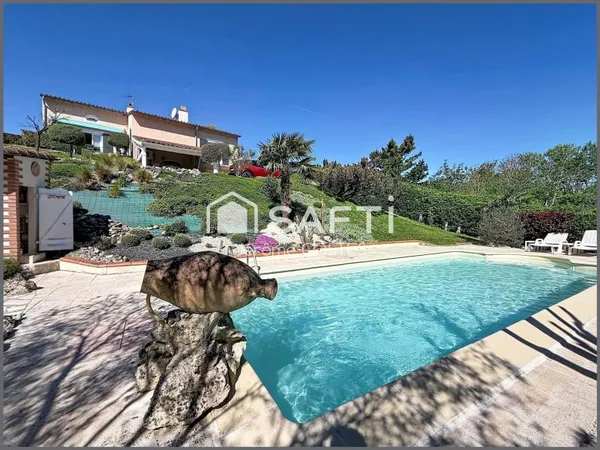 Élégance, volume et parc d'exception de plus de 2100 m2 avec piscine