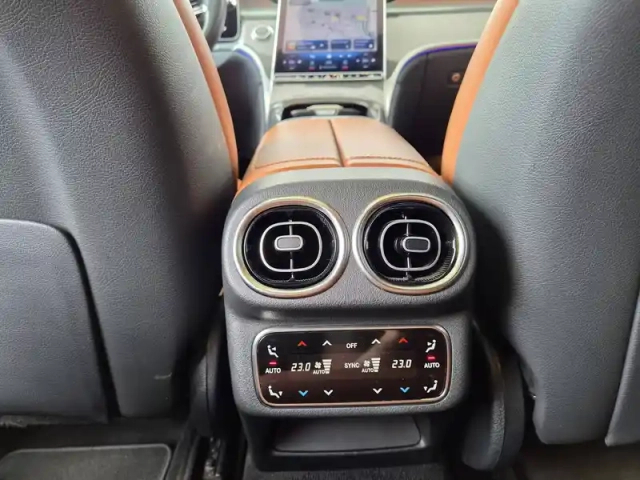 Mercedes Glc coupe 300 e 9g-tronic 4matic — photo 14