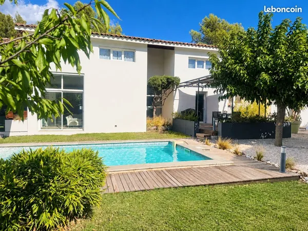 Maison d'architecte avec piscine - secteur Aix-en-Provence / Marseille - 190 m²